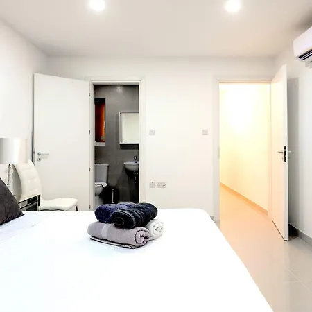 Bnbnova - Seafront 2br With Terrace