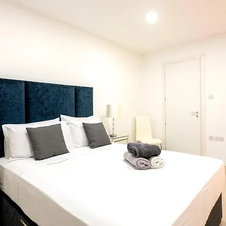 Bnbnova - Seafront 2br With Terrace *
