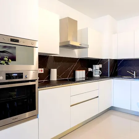 Apartment Bnbnova - Seafront 2br With Terrace Saint Julian's